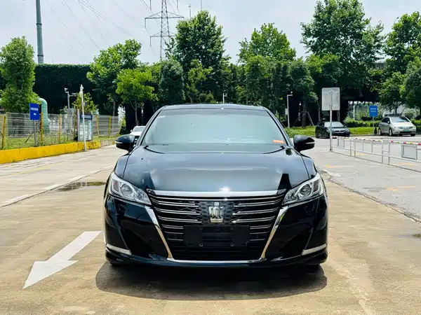 Toyota Crown 2018
