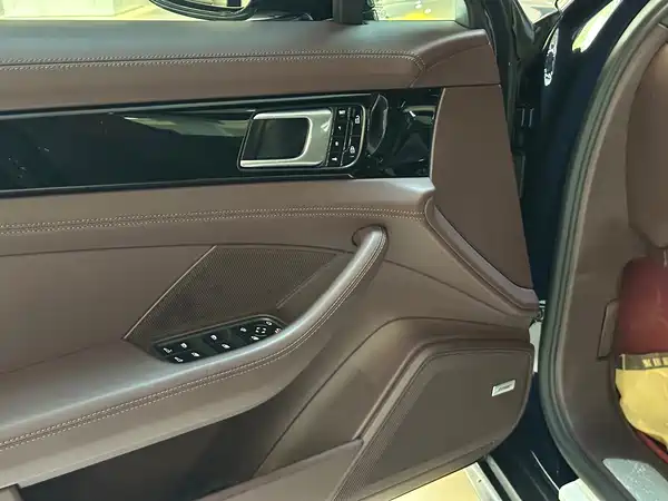 Porsche Panamera 2021