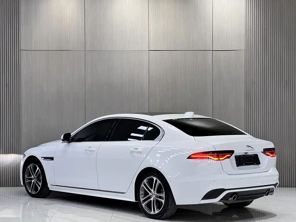 Jaguar XEL 2023 — фото 9