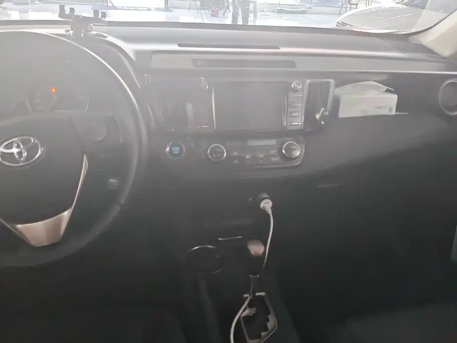 Toyota RAV4 2015 — фото 16
