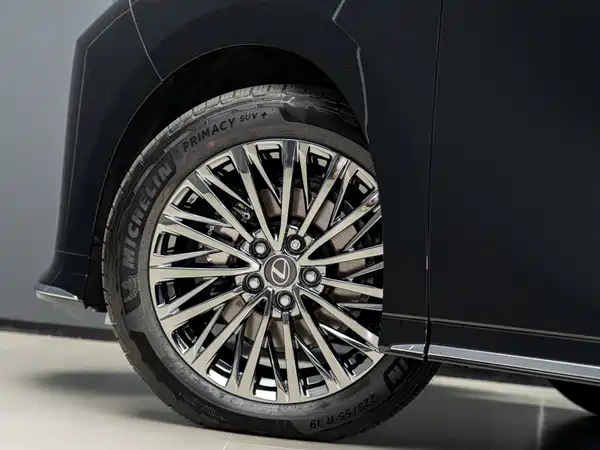 Lexus LM 2026