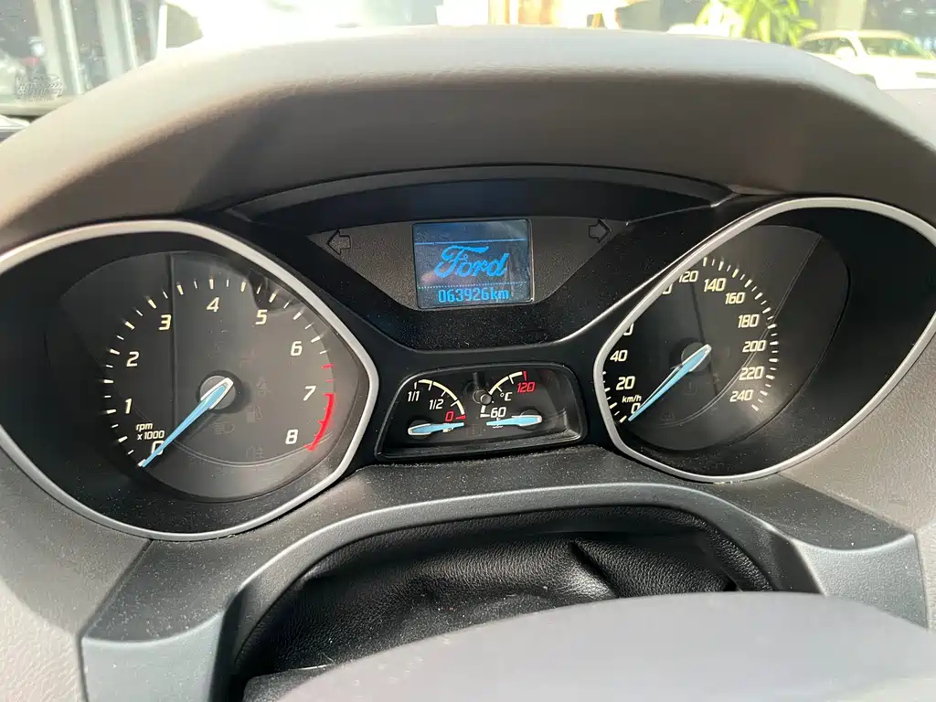 Ford Focus 2014 — фото 10