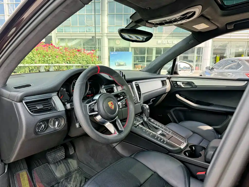 Porsche Macan 2016 — фото 12
