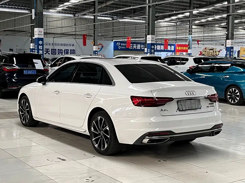 Audi A4L 2023 — фото 16