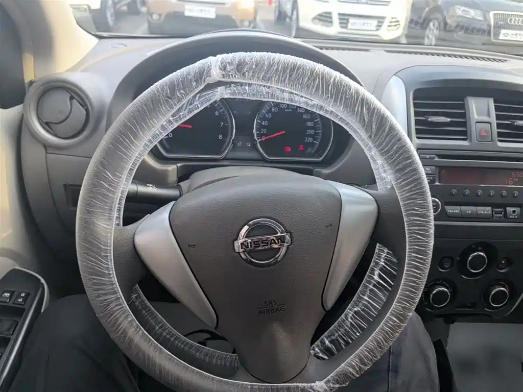 Nissan Sunny 2015 — фото 11
