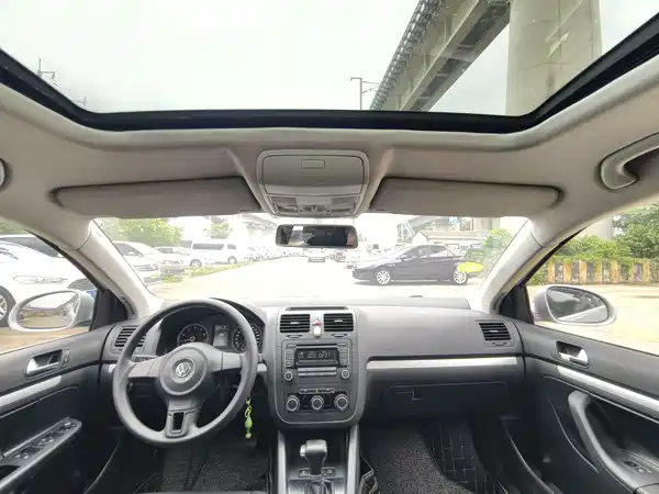 Volkswagen Sagitar 2011