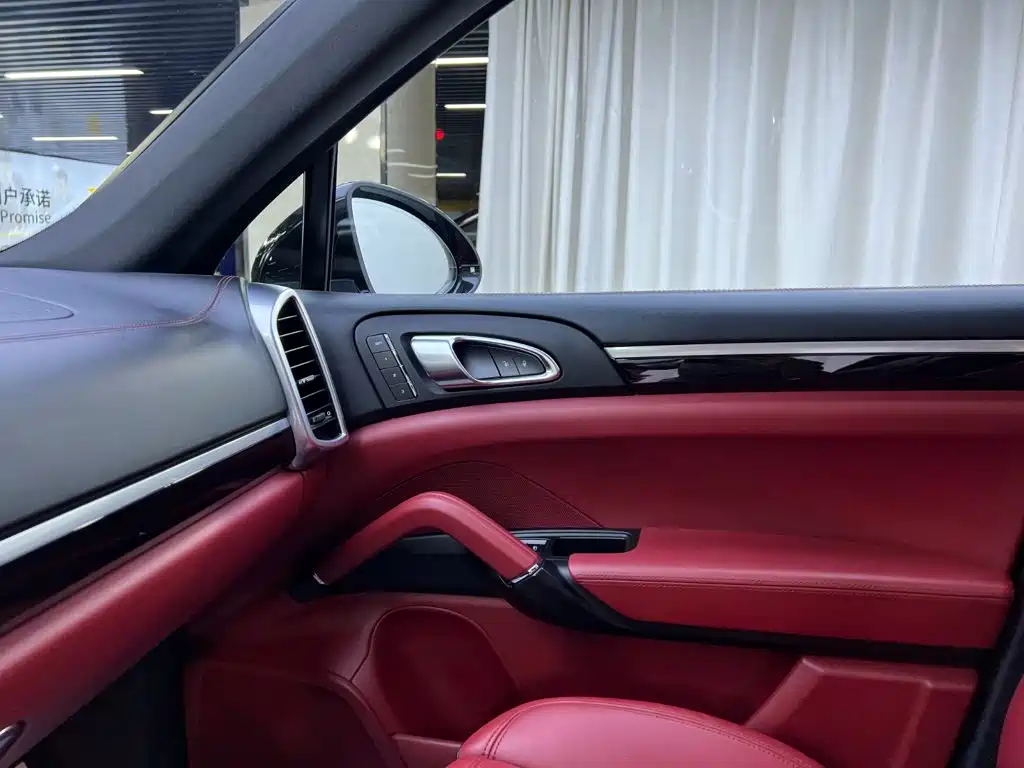 Porsche Cayenne 2017 — фото 17