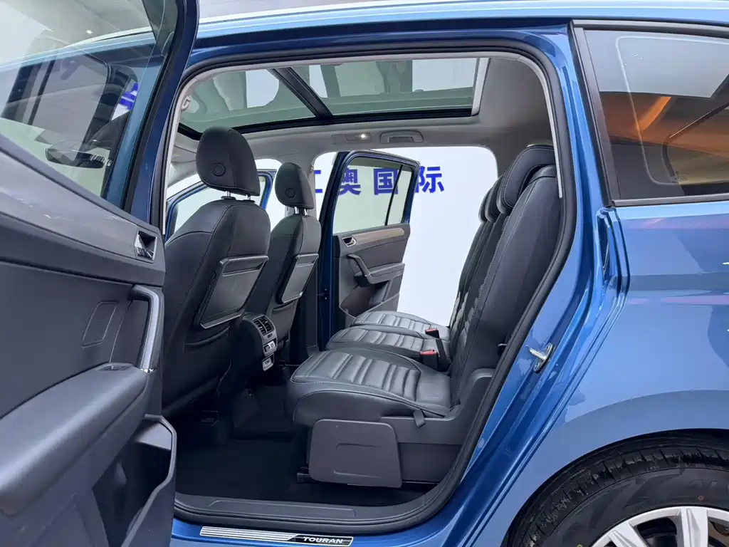 Volkswagen Touran 2023 — фото 13