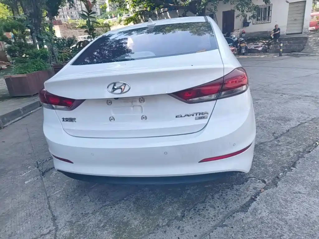 Hyundai Elantra 2018 — фото 6