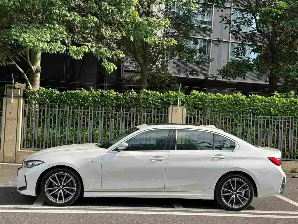 BMW 3 Series 2023 — фото 2