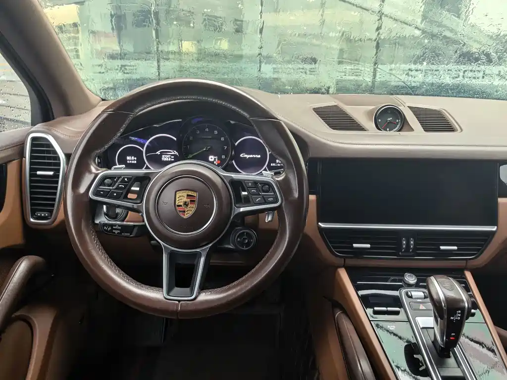 Porsche Cayenne Hybrid 2023 — фото 22