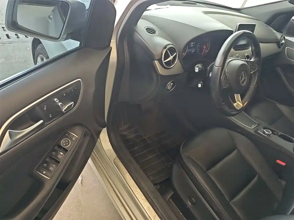 Mercedes-Benz B-Class 2015 — фото 16