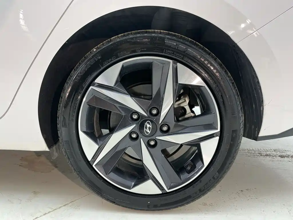 Hyundai Elantra 2022 — фото 22
