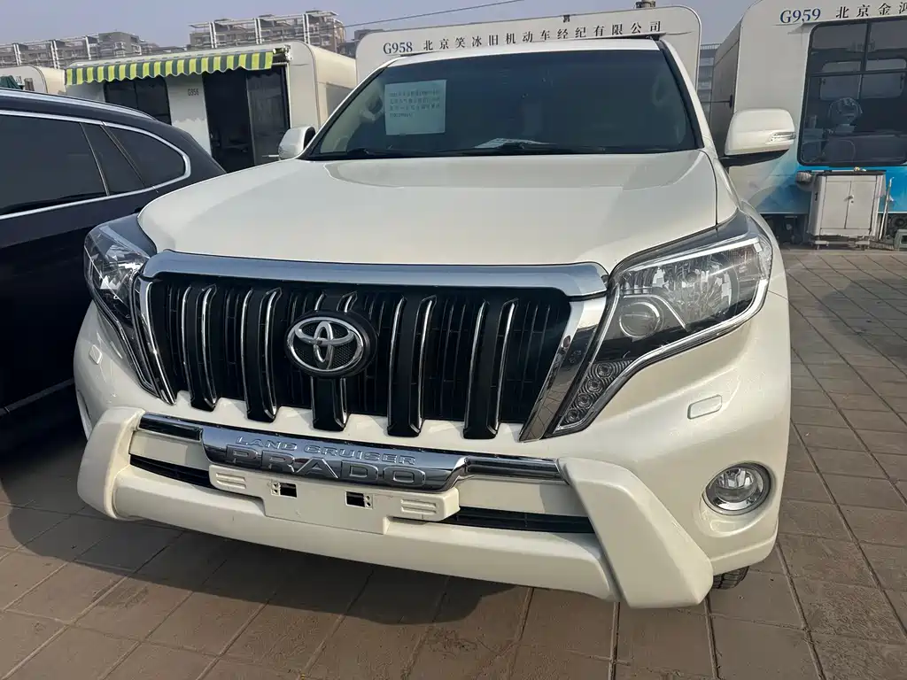 Toyota Prado 2015 — фото 2