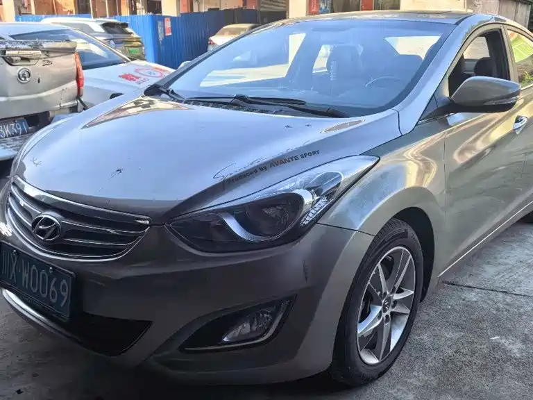 Hyundai Elantra Langdong 2012