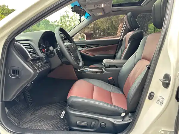 Toyota Crown 2018