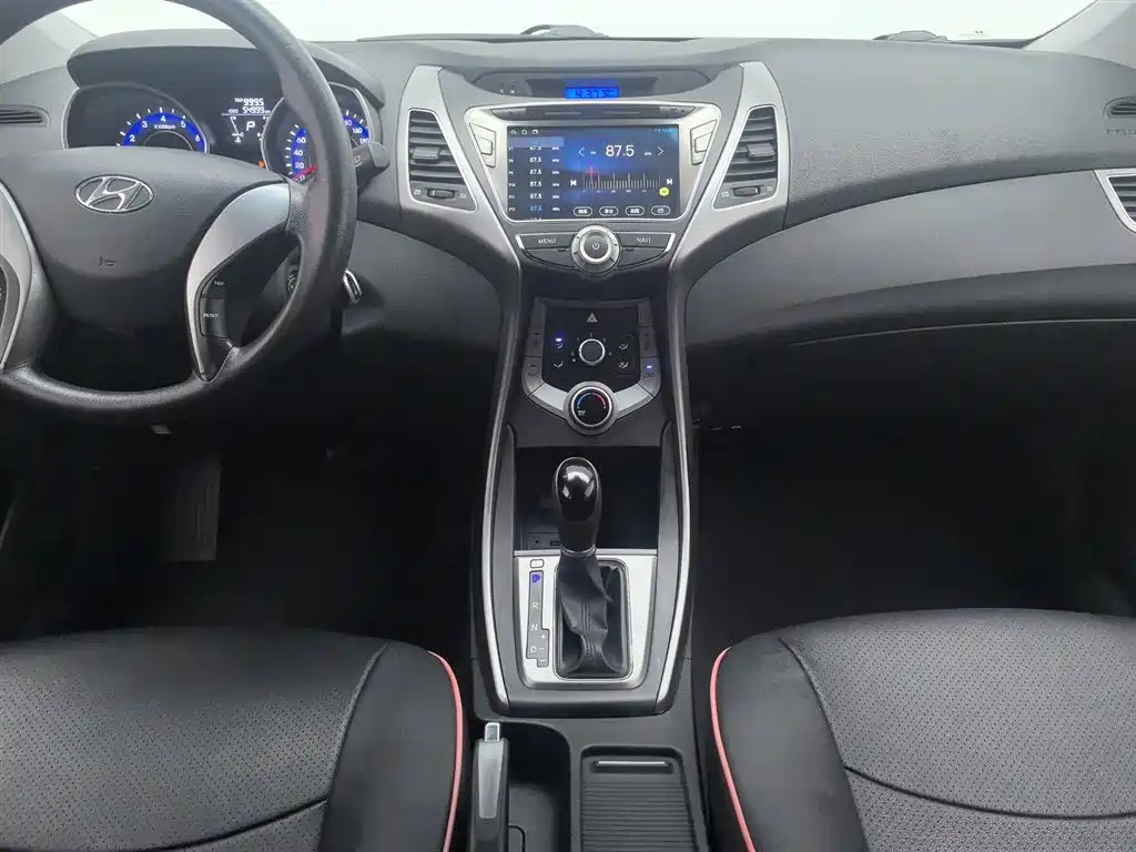 Hyundai Elantra Langdong 2016 — фото 12