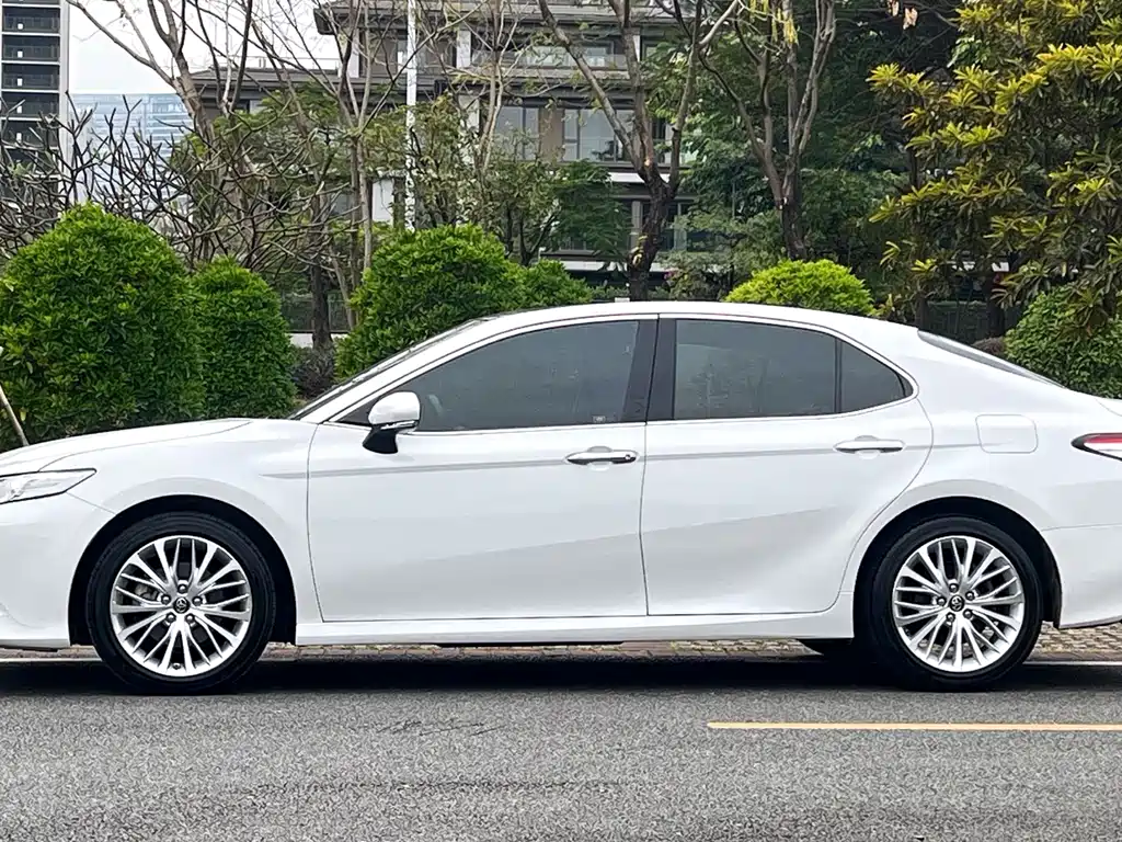 Toyota Camry 2020 — фото 17