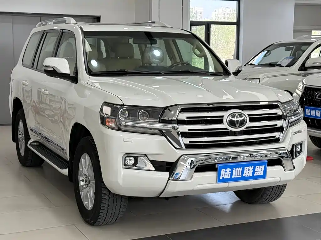 Toyota Land Cruiser 2018 — фото 2