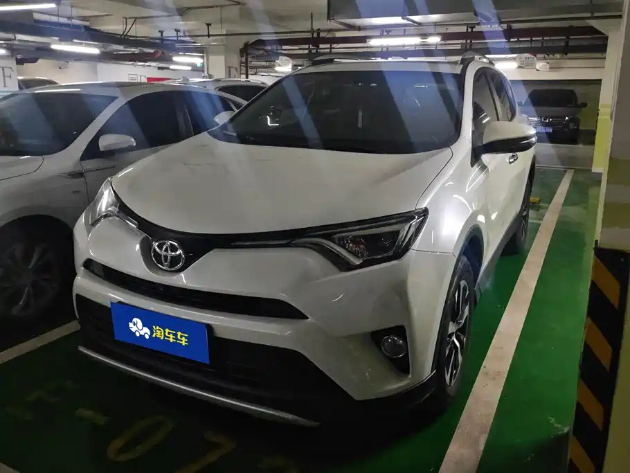 Toyota RAV4 2018 — фото 1