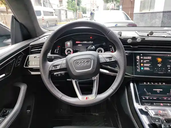 Audi Q8 2023