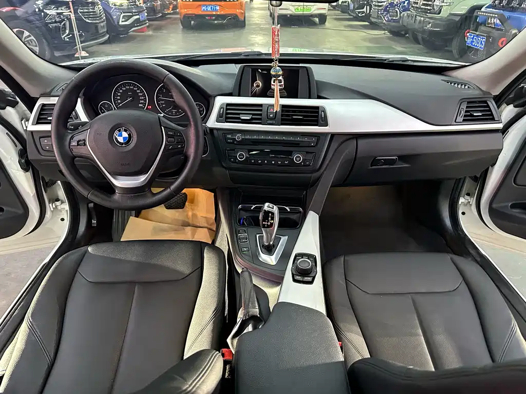 BMW 3 Series GT 2016 — фото 12