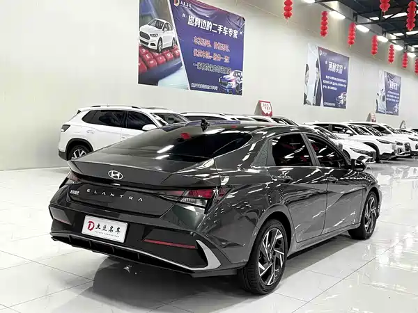 Hyundai Elantra 2023