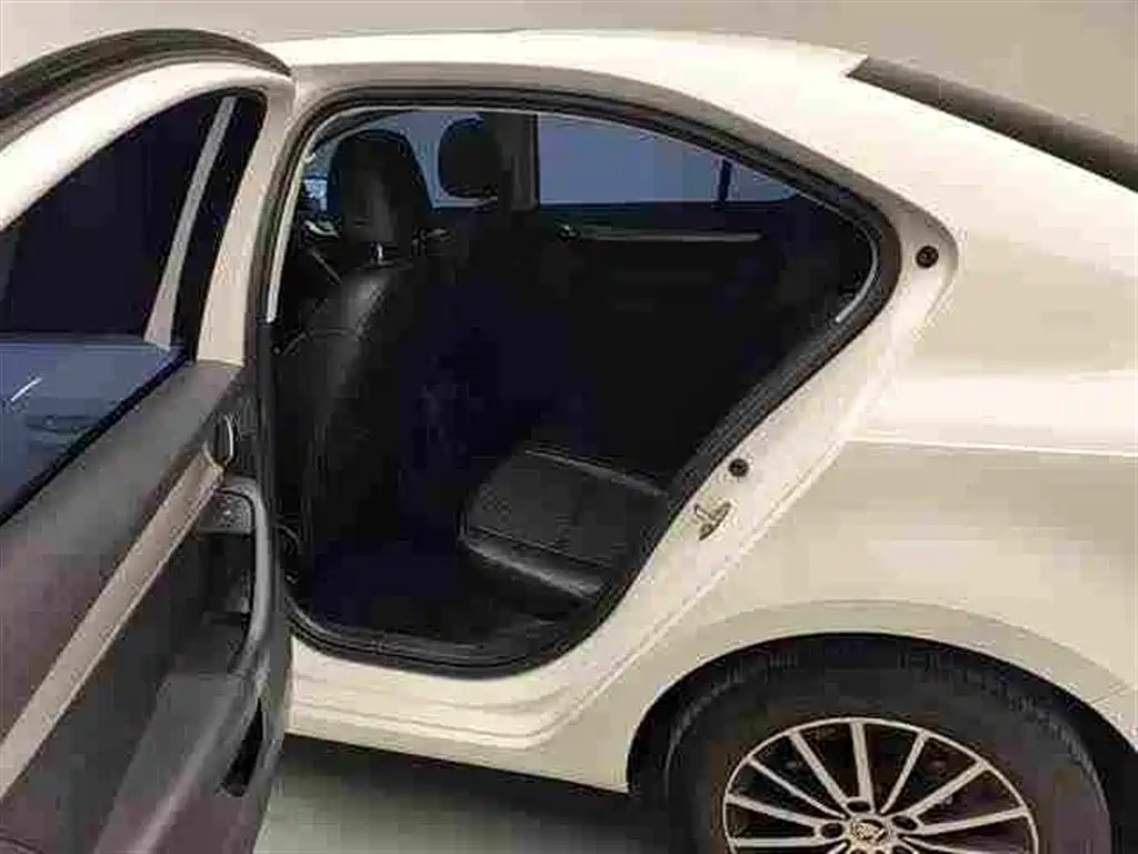 Skoda Octavia 2020 — фото 11