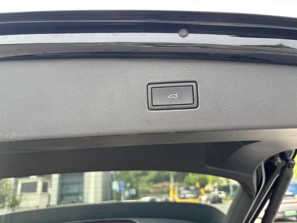 Volkswagen Tiguan L 2023 — фото 11