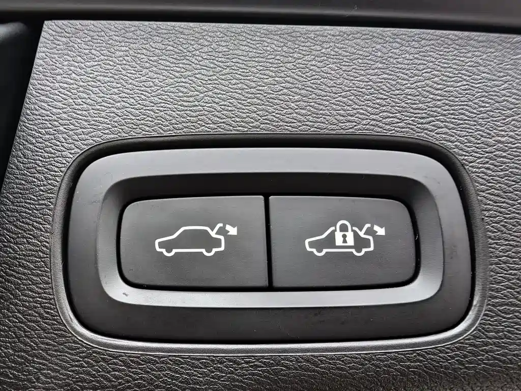 Volvo XC60 2020 — фото 16