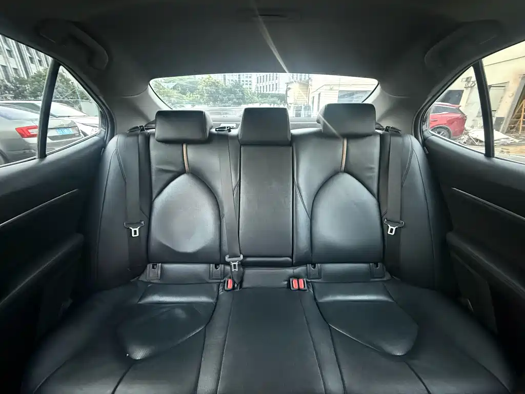 Toyota Camry 2022 — фото 18