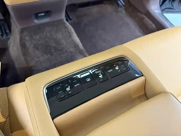 Lexus LS 2020