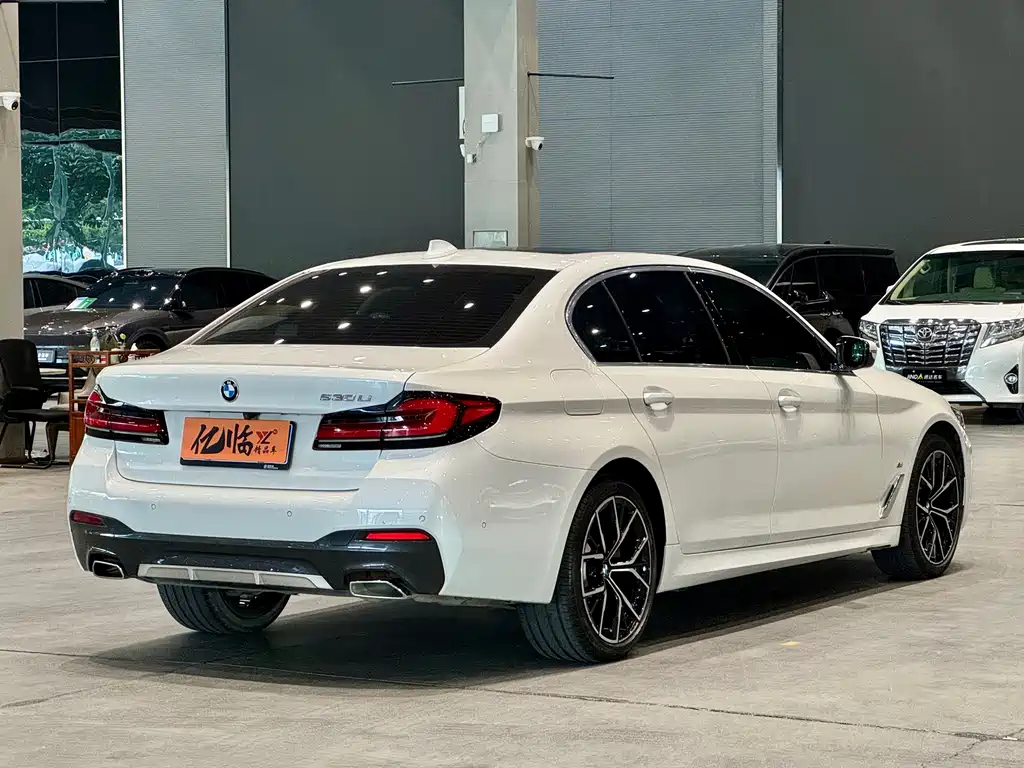 BMW 5 Series 2022 — фото 15