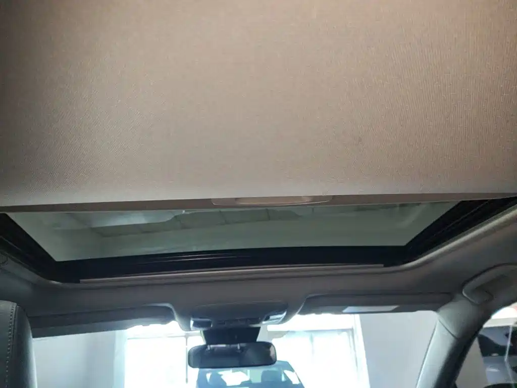 Toyota RAV4 2023 — фото 18