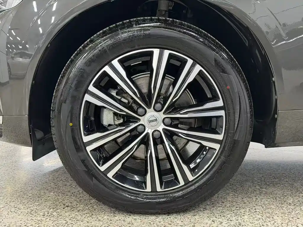 Volvo XC60 2021 — фото 17