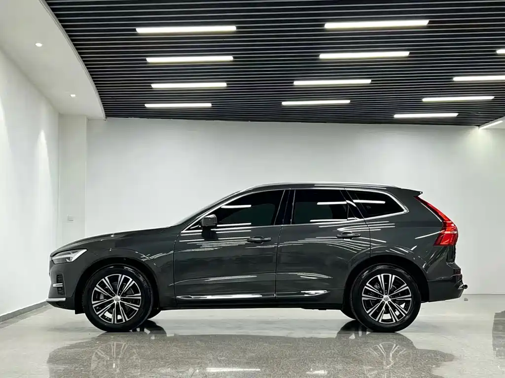Volvo XC60 2021 — фото 7
