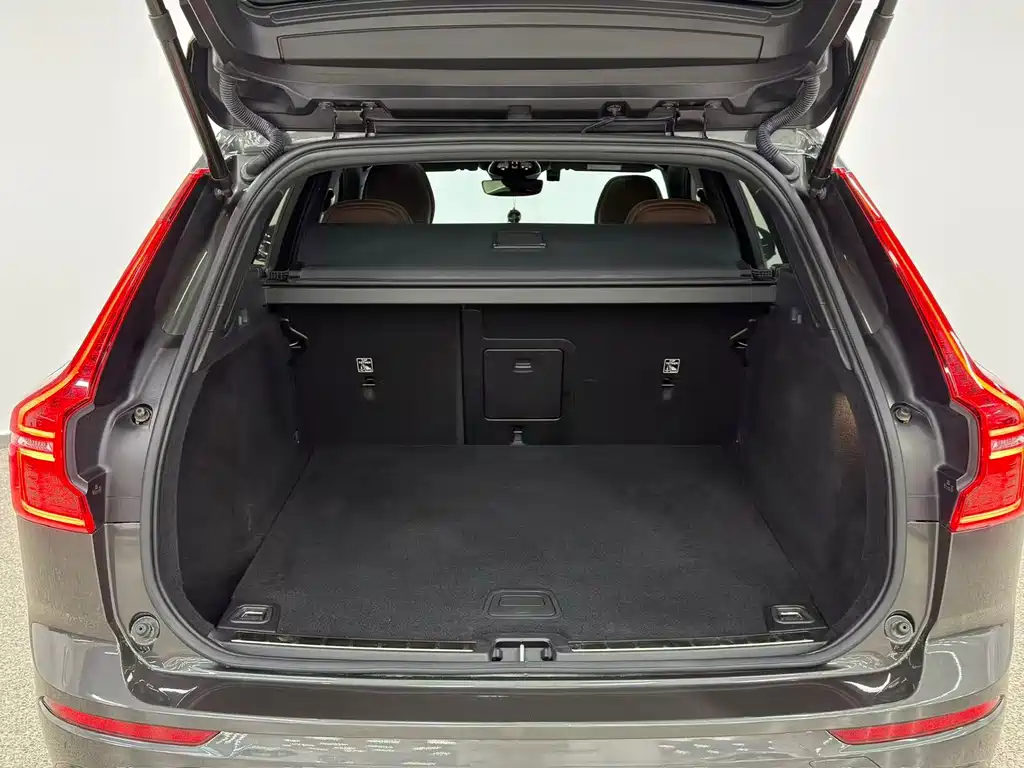 Volvo XC60 2021 — фото 23
