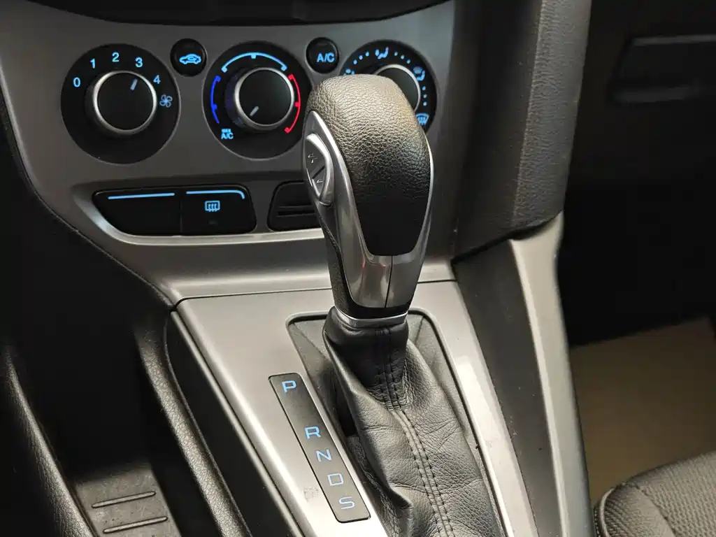 Ford Focus 2015 — фото 17