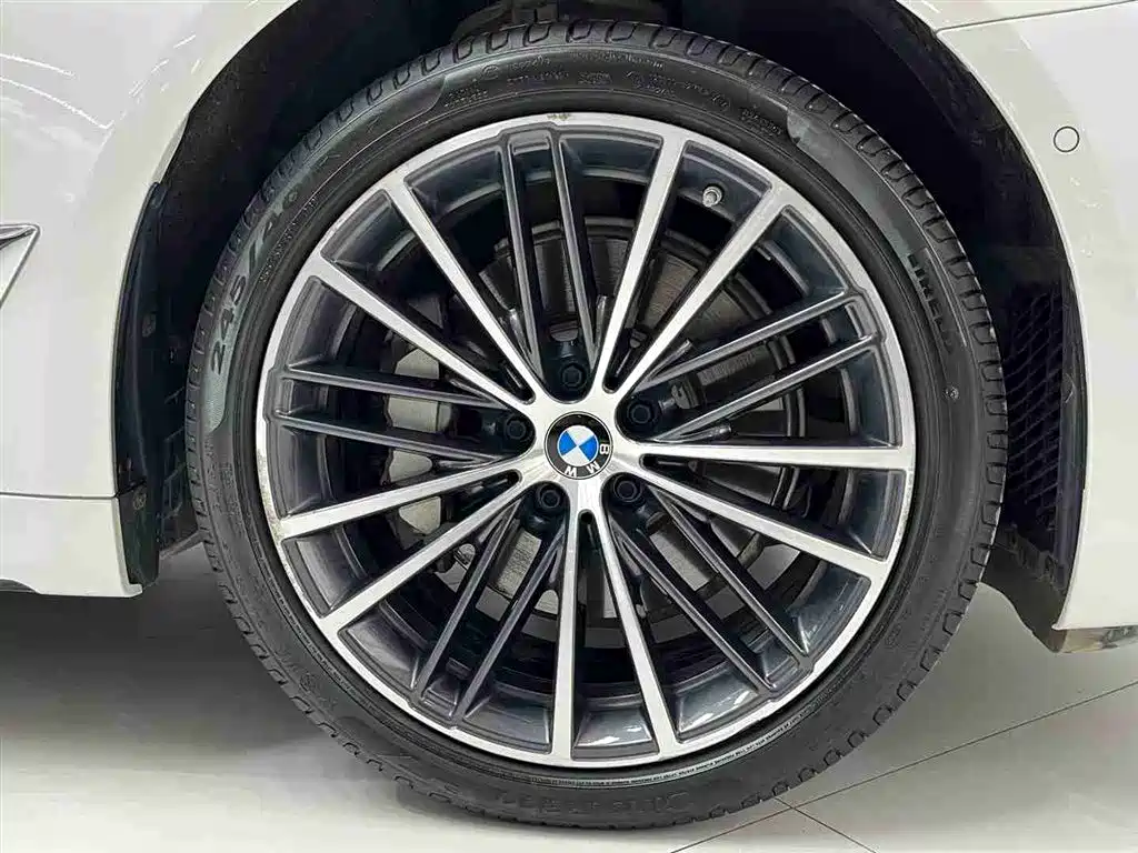 BMW 5 Series 2022 — фото 16