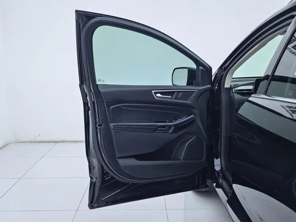 Ford Edge 2022 — фото 10