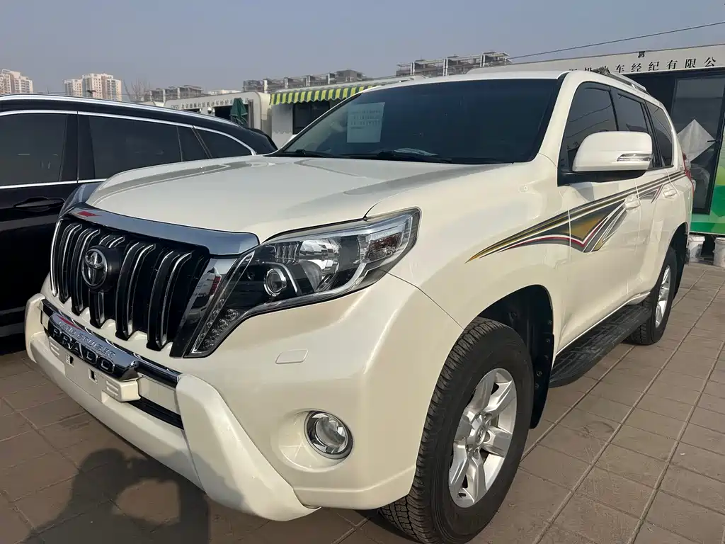 Toyota Prado 2015 — фото 1