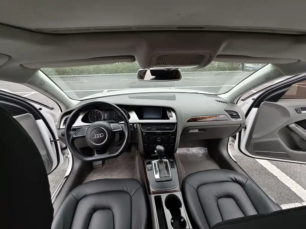 Audi A4L 2011