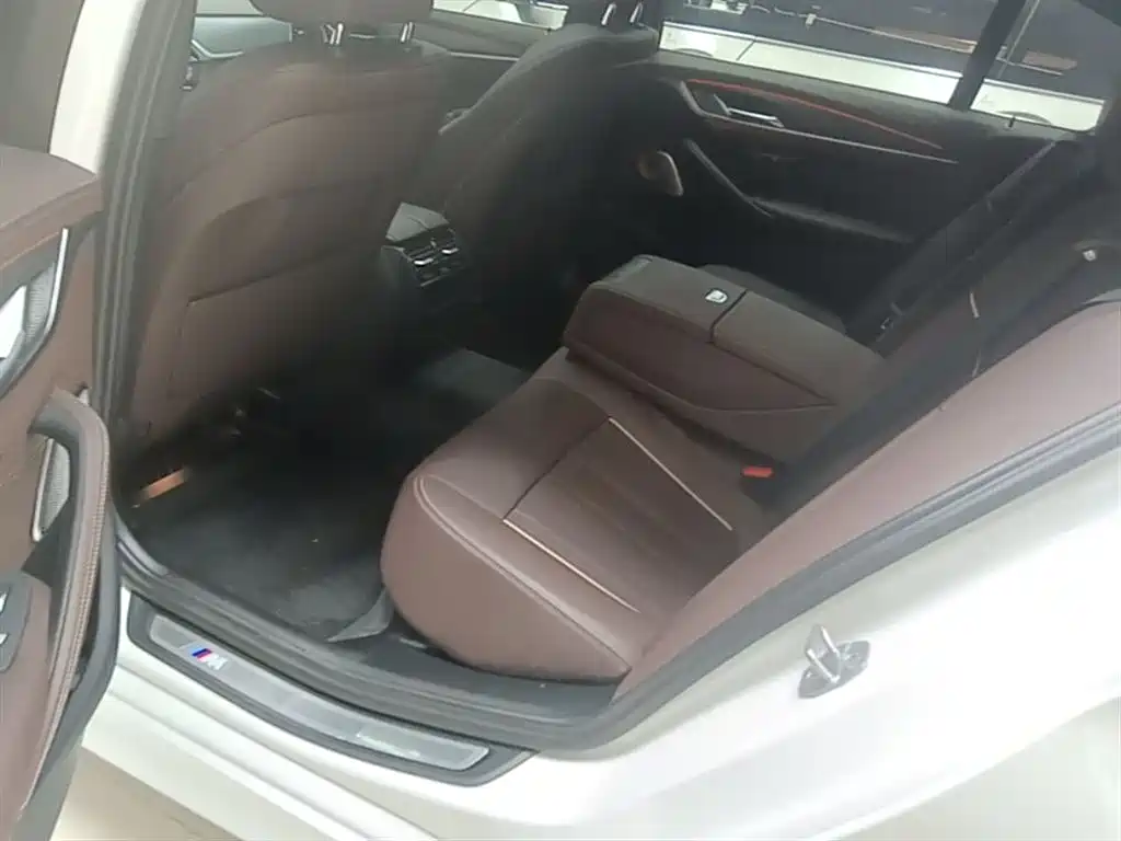 BMW 5 Series 2023 — фото 17
