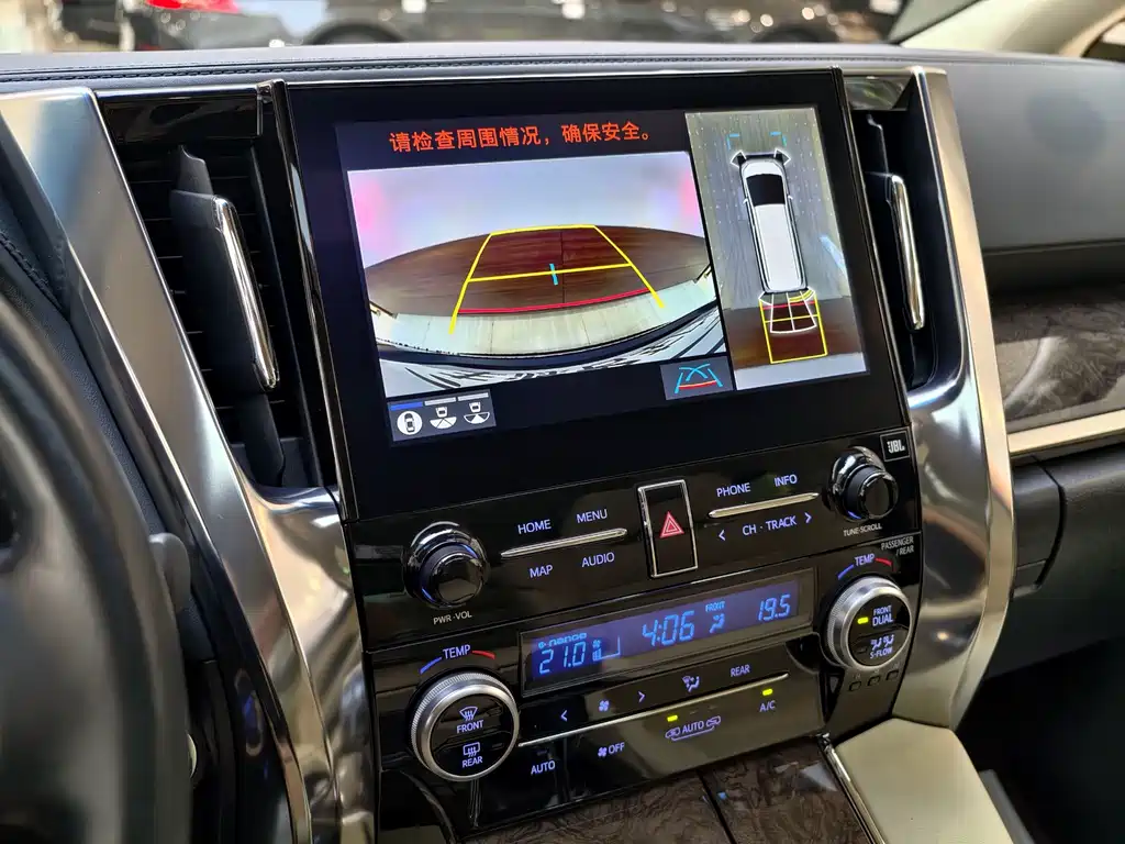 Toyota Vellfire 2022 — фото 17