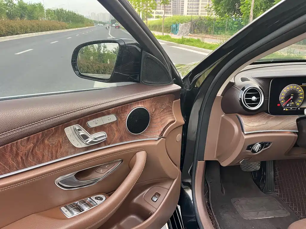 Mercedes-Benz E-Class 2020 — фото 16