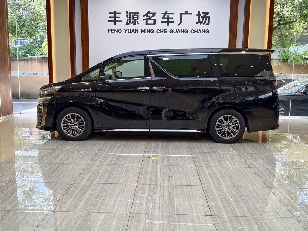 Toyota Vellfire 2022 — фото 24