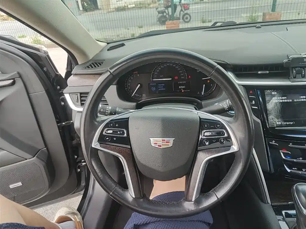 Cadillac XTS 2019 — фото 11