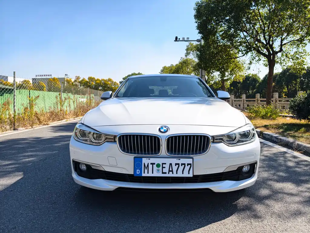 BMW 3 Series 2019 — фото 1