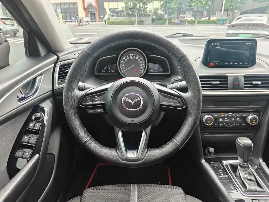 Mazda 3 Axela 2019 — фото 8
