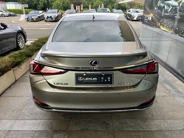 Lexus ES 2024